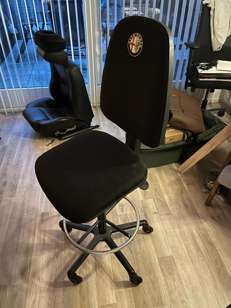 Hoge werkplaats / kassa stoel, Ophalen, Zo goed als nieuw, Zwart, Bureaukruk