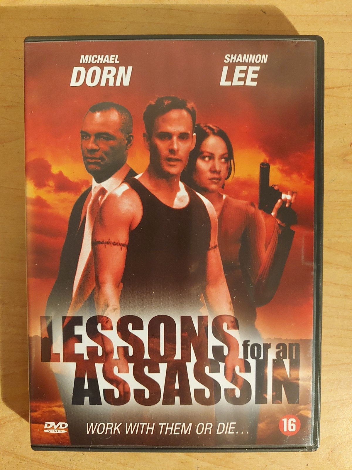 Lessons for an Assassin - 2003 Michael Dorn, Alle leeftijden, Ophalen of Verzenden, Zo goed als nieuw