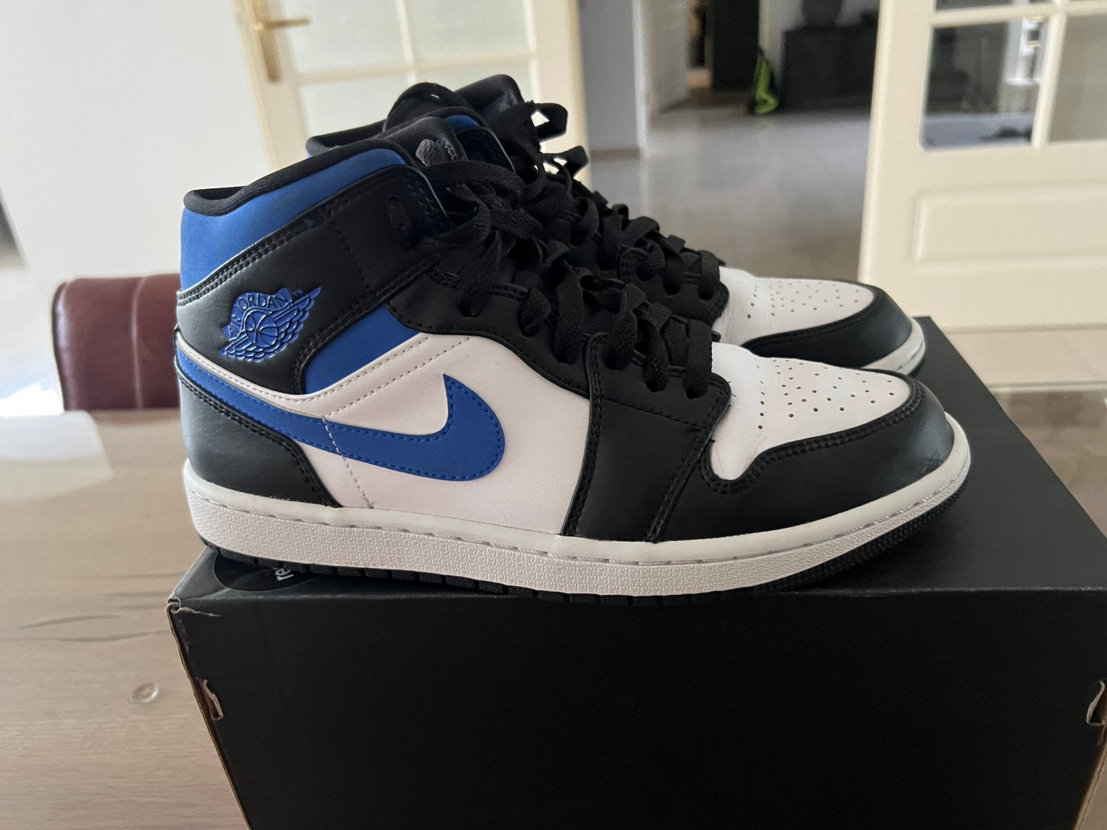 Nike  Air Jordan 1 Mid White Racer Blue MT42, Ophalen, Zo goed als nieuw, Blauw