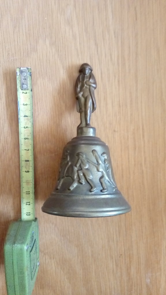 Antieke bronzen bel met figuur, 13 cm hoog, Antiek en Kunst, Ophalen of Verzenden, Brons