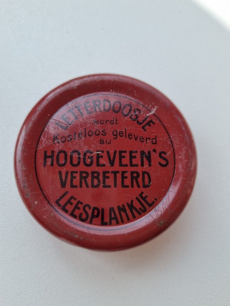 Blikken letterdoosje Hoogeveen's verbeterd leesplankje, Antiek en Kunst, Ophalen of Verzenden