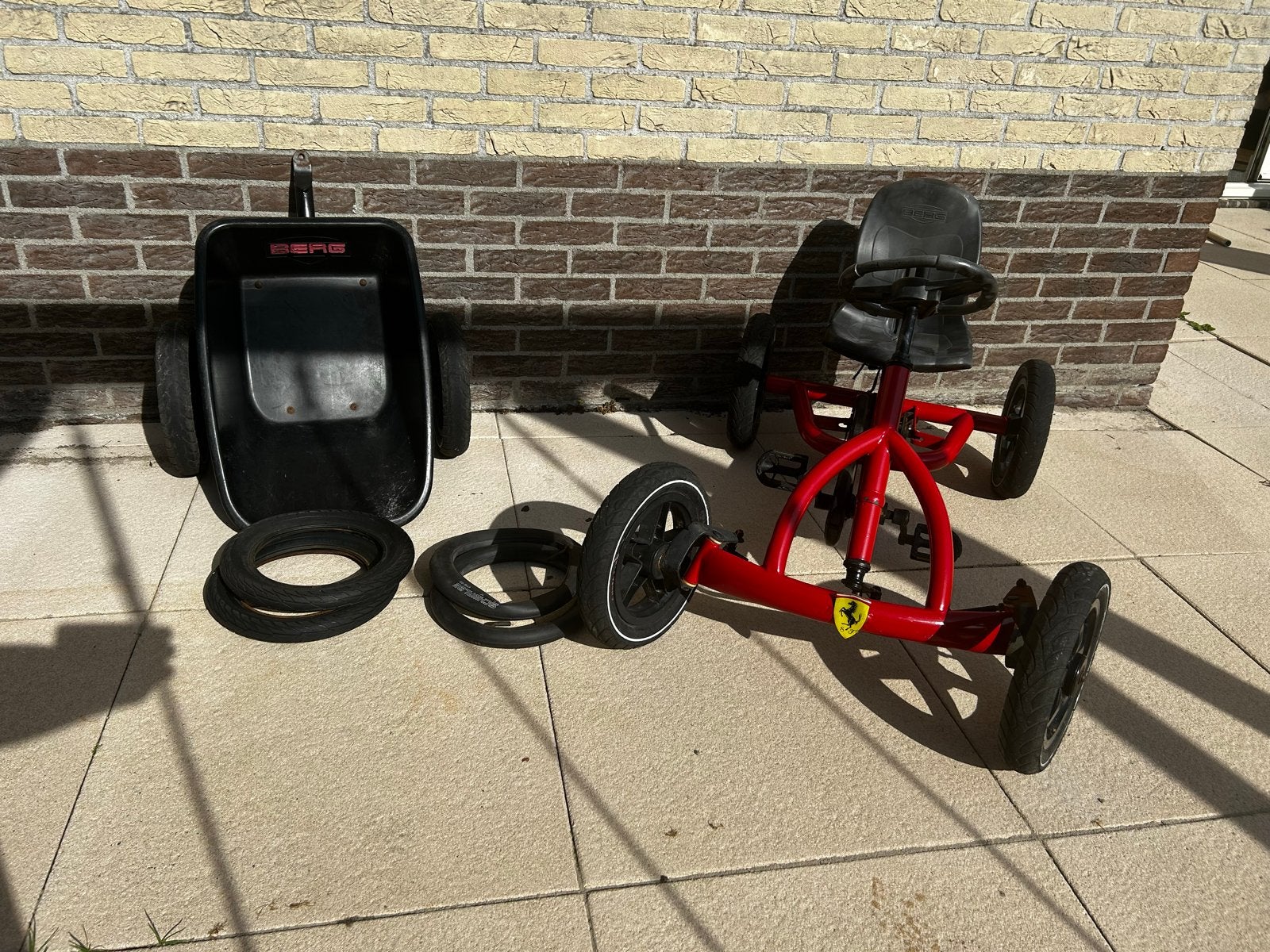 Berg Buddy skelter met aanhanger - Ferrari logo., Ophalen, Gebruikt, Trapvoertuig