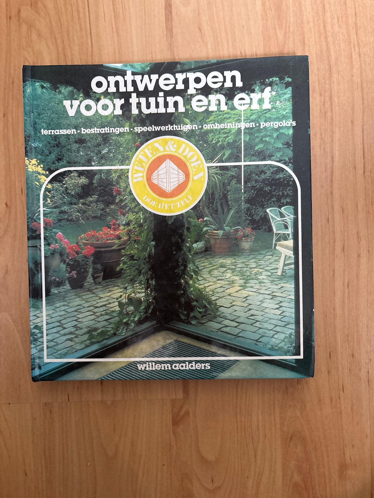 Ontwerpen voor tuin en erf - Willem Aalders, Ophalen of Verzenden, Gelezen, Tuinontwerpen