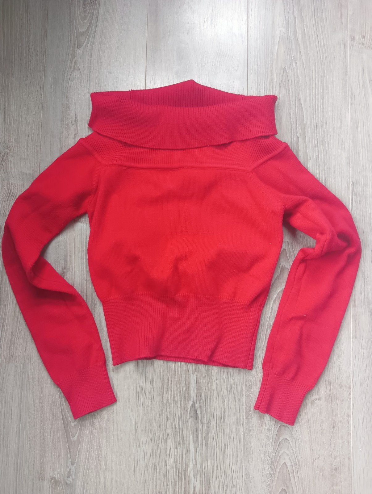 Korte off shoulder trui van Bershka mt M, Maat 38/40 (M), Zo goed als nieuw, Rood, Bershka