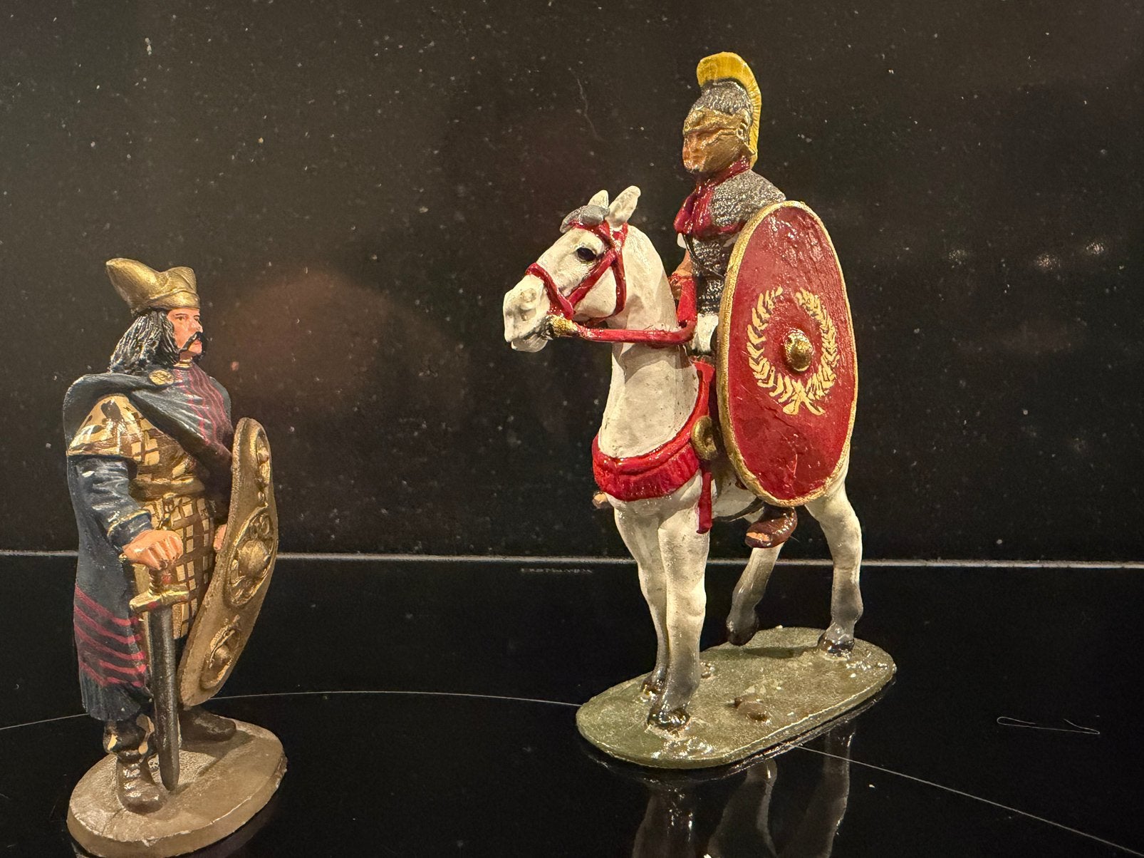Delprado: Romein met Gallier, Ophalen of Verzenden, Zo goed als nieuw, Beeldje of Poppetje