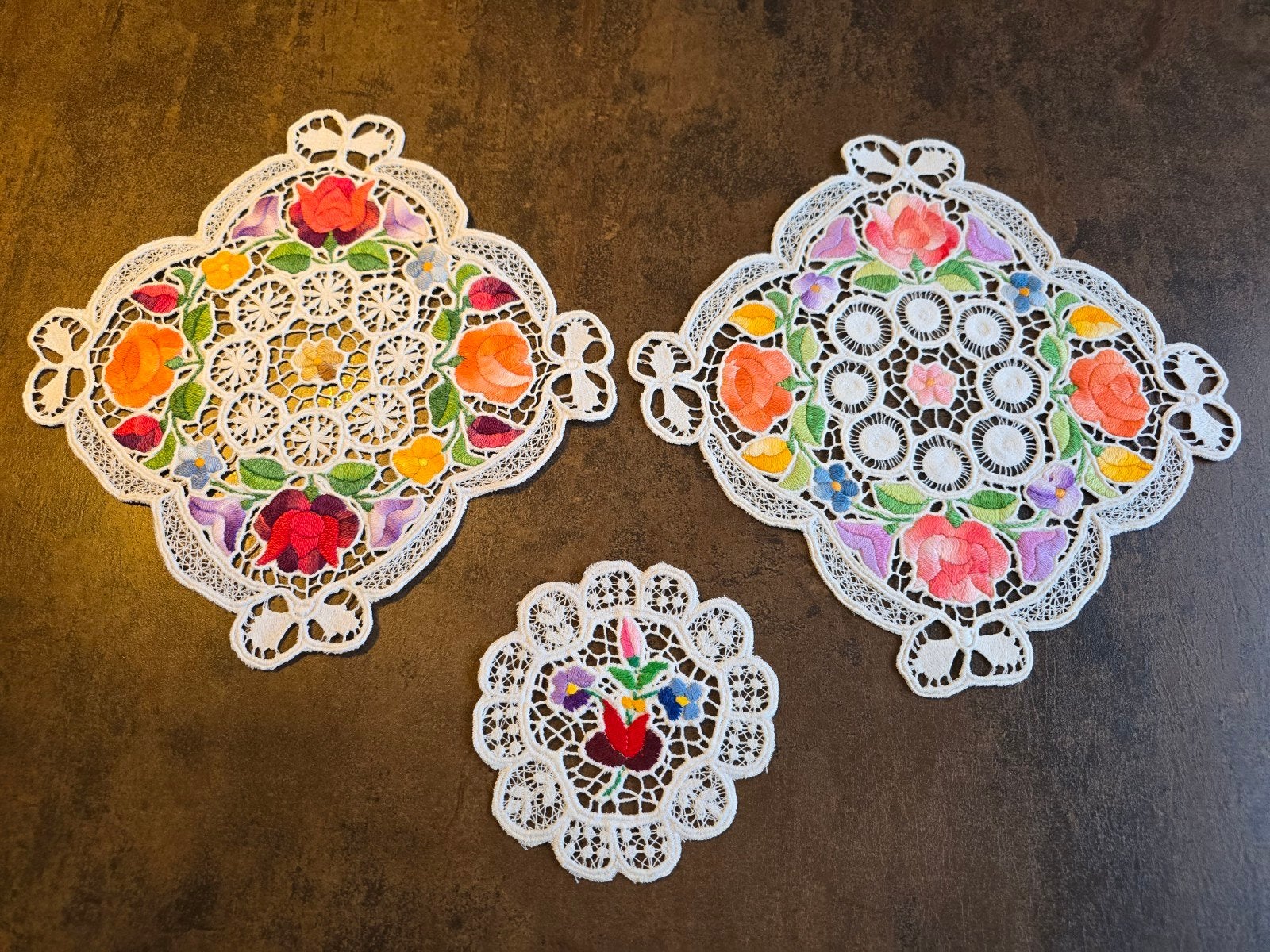 Vintage Hongaarse Kalocsa doilies – Handgemaakt, Ophalen of Verzenden