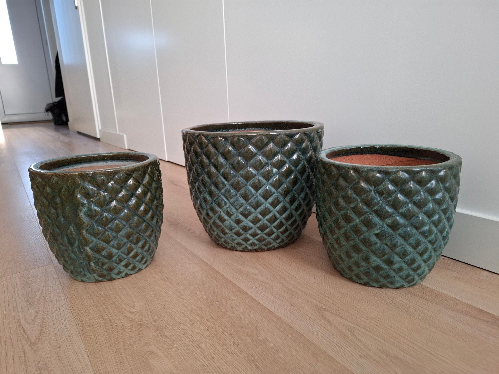 3 grote bloempotten - groen

Stenen stevige bloempotten, Ophalen, Rond, Aardewerk, Minder dan 40 cm