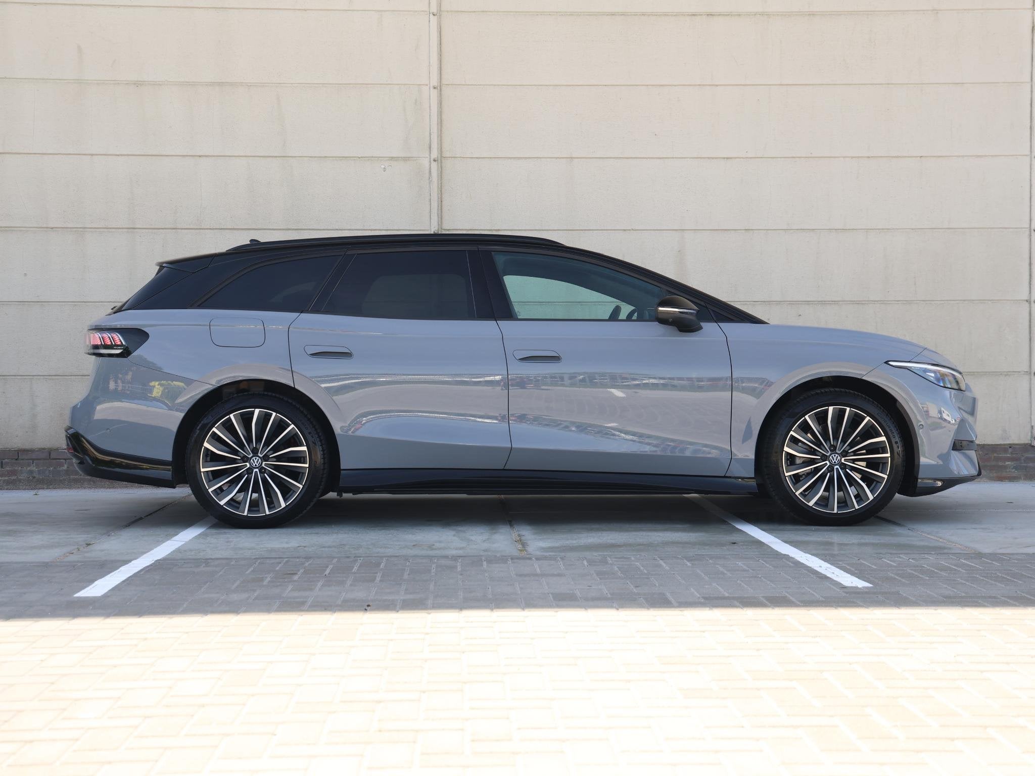 Volkswagen ID.7 Tourer Pro Limited Edition 77 kWh accu 286 P, Auto's, Automaat, Achterwielaandrijving, Gebruikt, Zwart