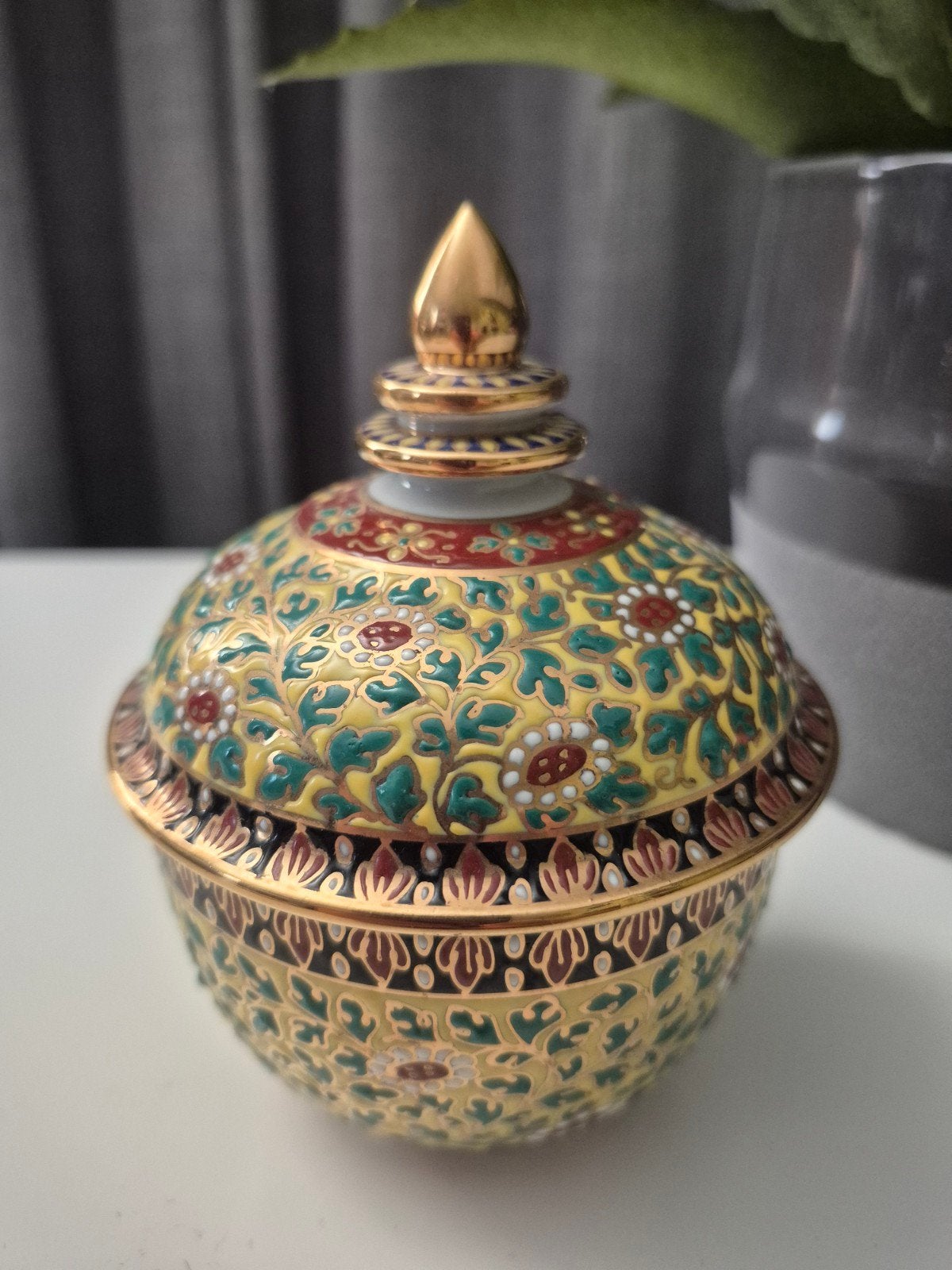 Thaise handgeschilderde Benjarong pot met deksel, Ophalen