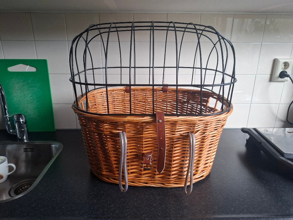 Fietsmand voor hondjes, Ophalen