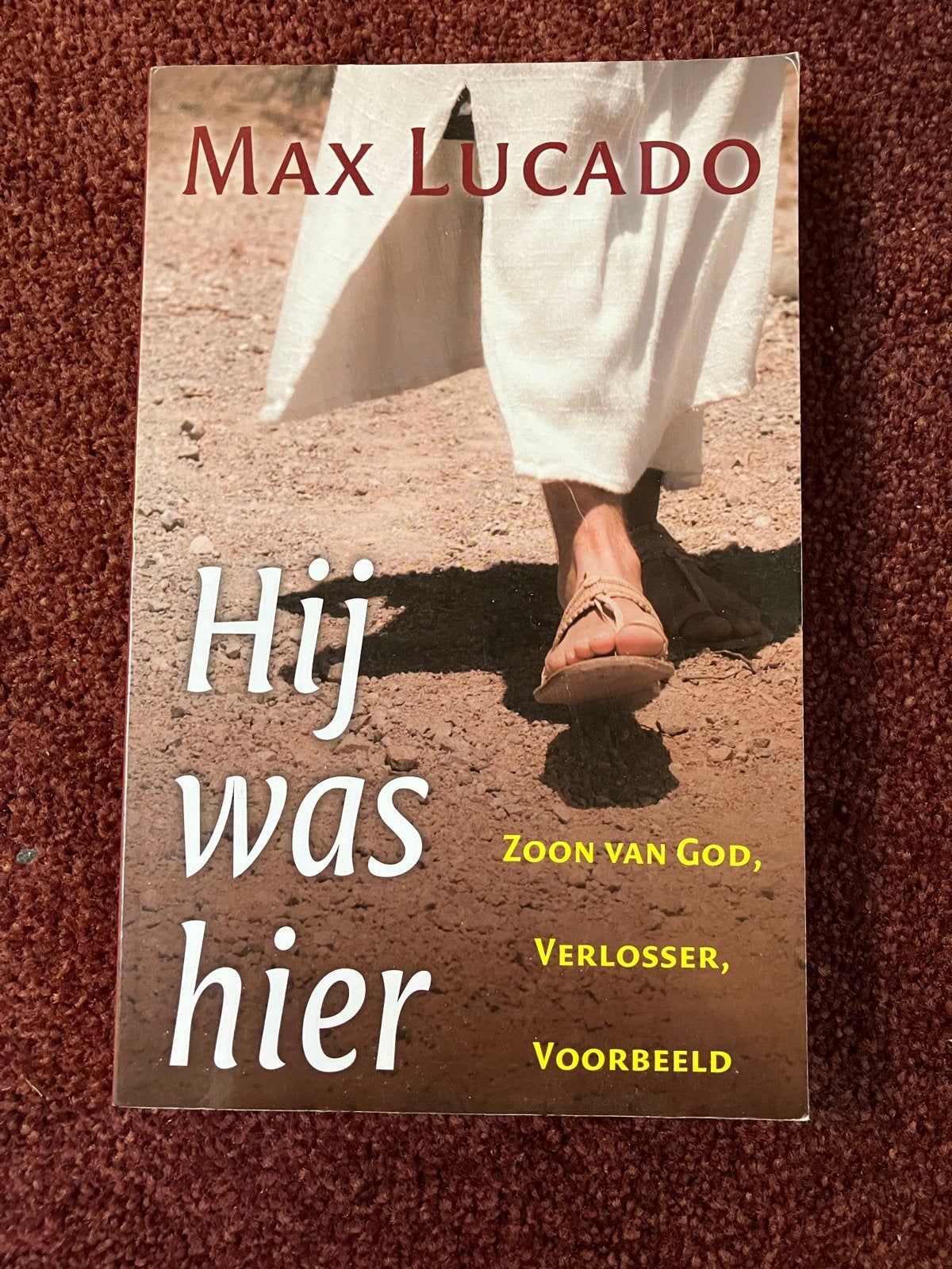 Hij was hier - Max Lucado (Christelijk boek), Ophalen of Verzenden, Zo goed als nieuw, Christendom | Protestants