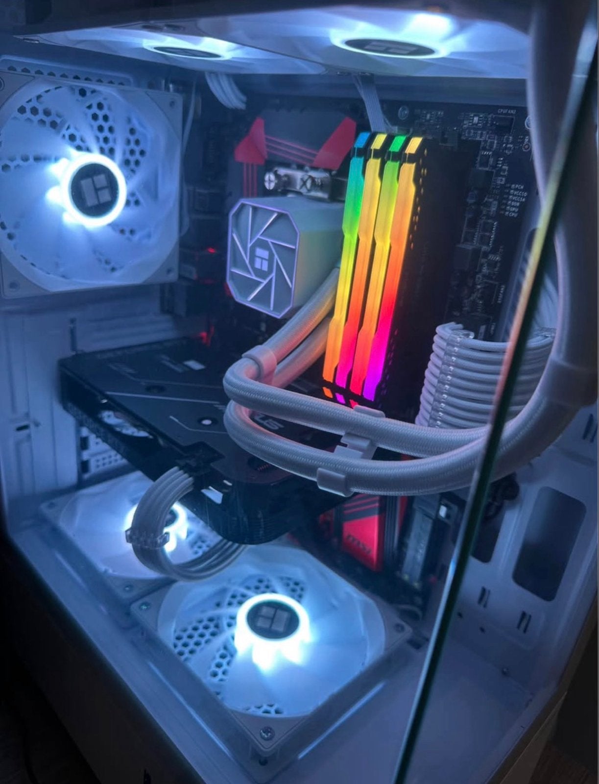Gaming PC – RTX 4060 / 32GB RAM - Zo goed als nieuw (m2444791307 ...