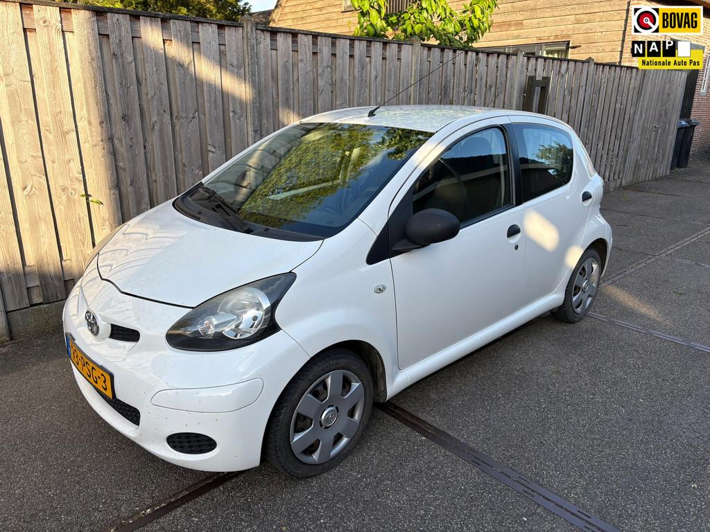 Toyota Aygo 1.0-12V Access, Voorwielaandrijving, Gebruikt, 4 stoelen, Origineel Nederlands