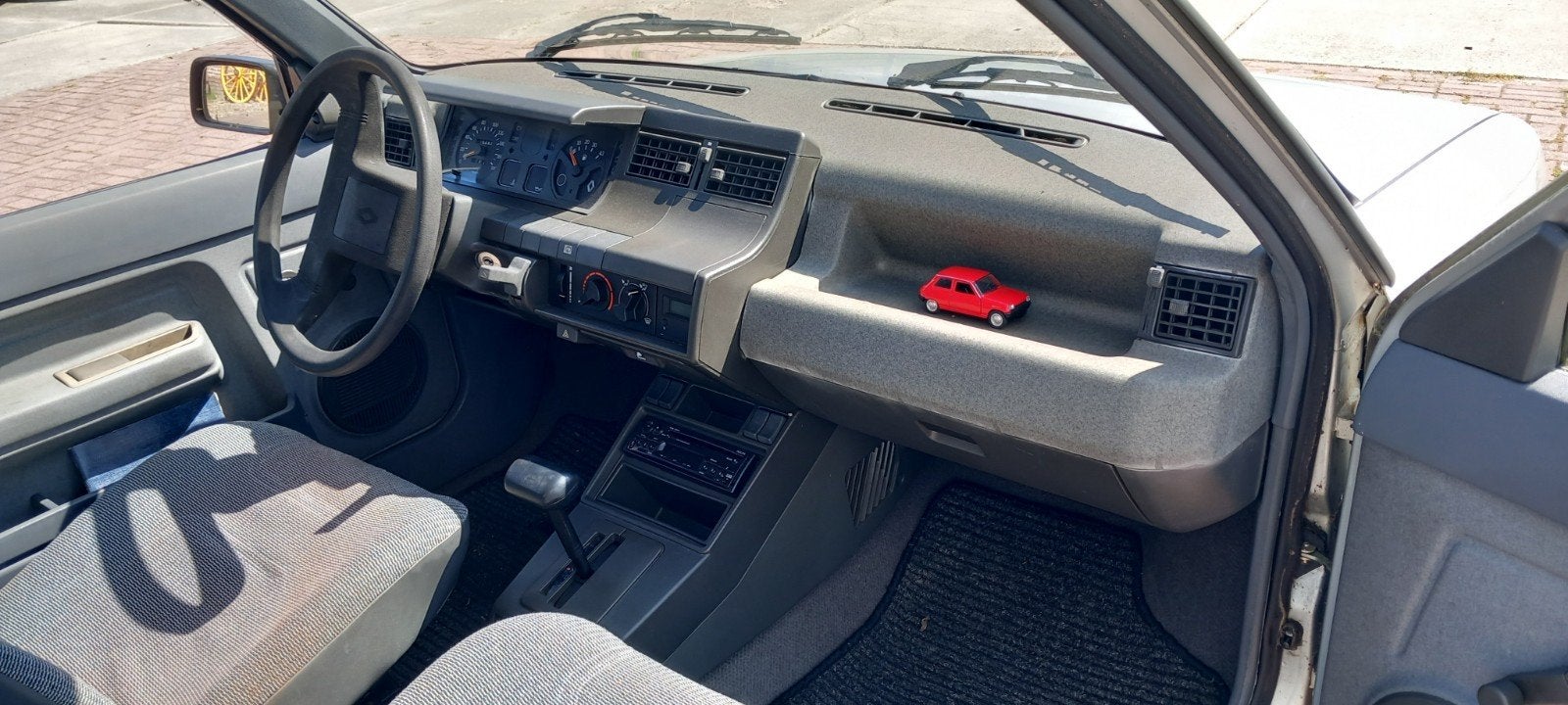 Renault 5 Automaat 1.4, foto 11