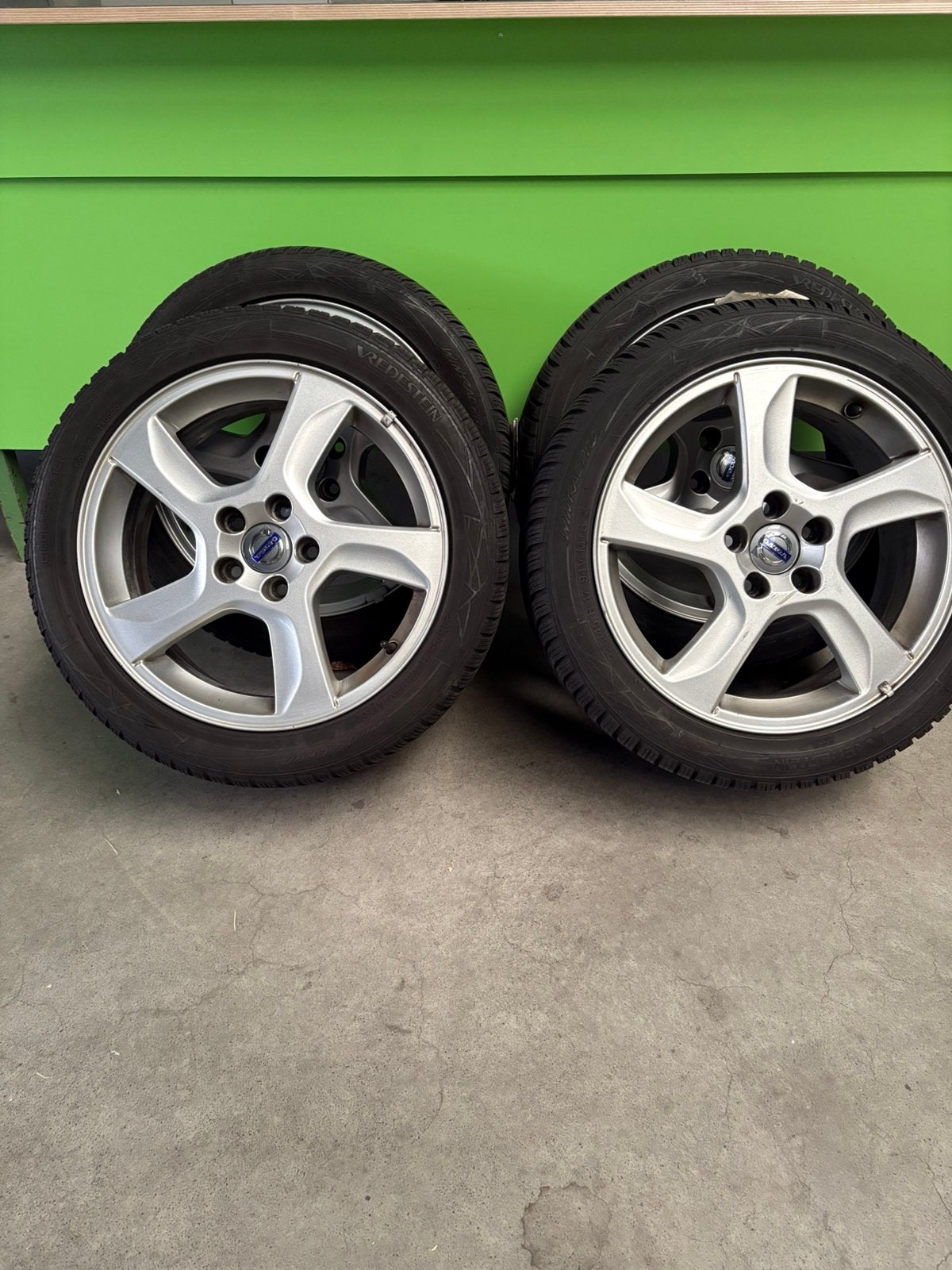 Volvo V40 17inch winterbanden op lichtmetalen velgen, Ophalen, Gebruikt, Banden en Velgen, 17 inch