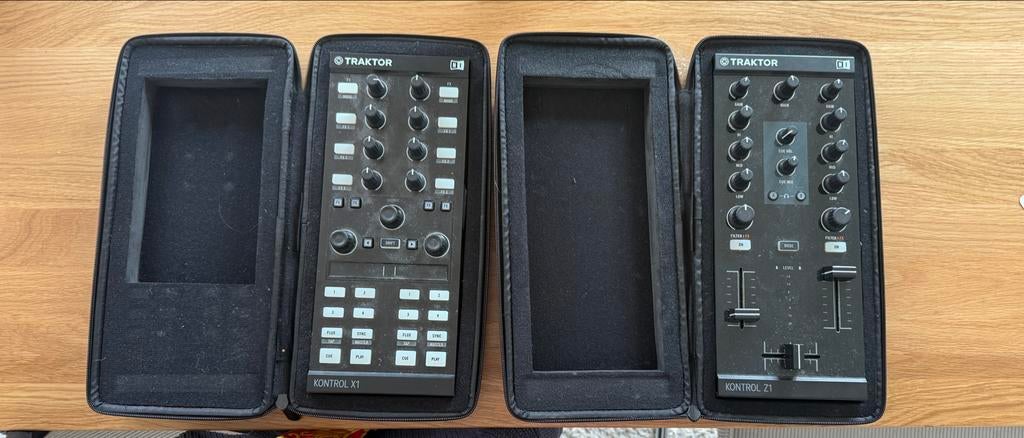 Traktor Kontrol X1 en Z1 DJ controllers met cases, Muziek en Instrumenten, Dj-sets en Draaitafels, Ophalen, Gebruikt, Dj-set, Overige merken