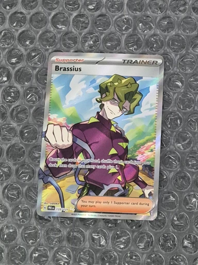 Full Art Trainer Brassius 135/131 Prismatic Evolutions PRE, Ophalen of Verzenden, Zo goed als nieuw, Losse kaart, Foil