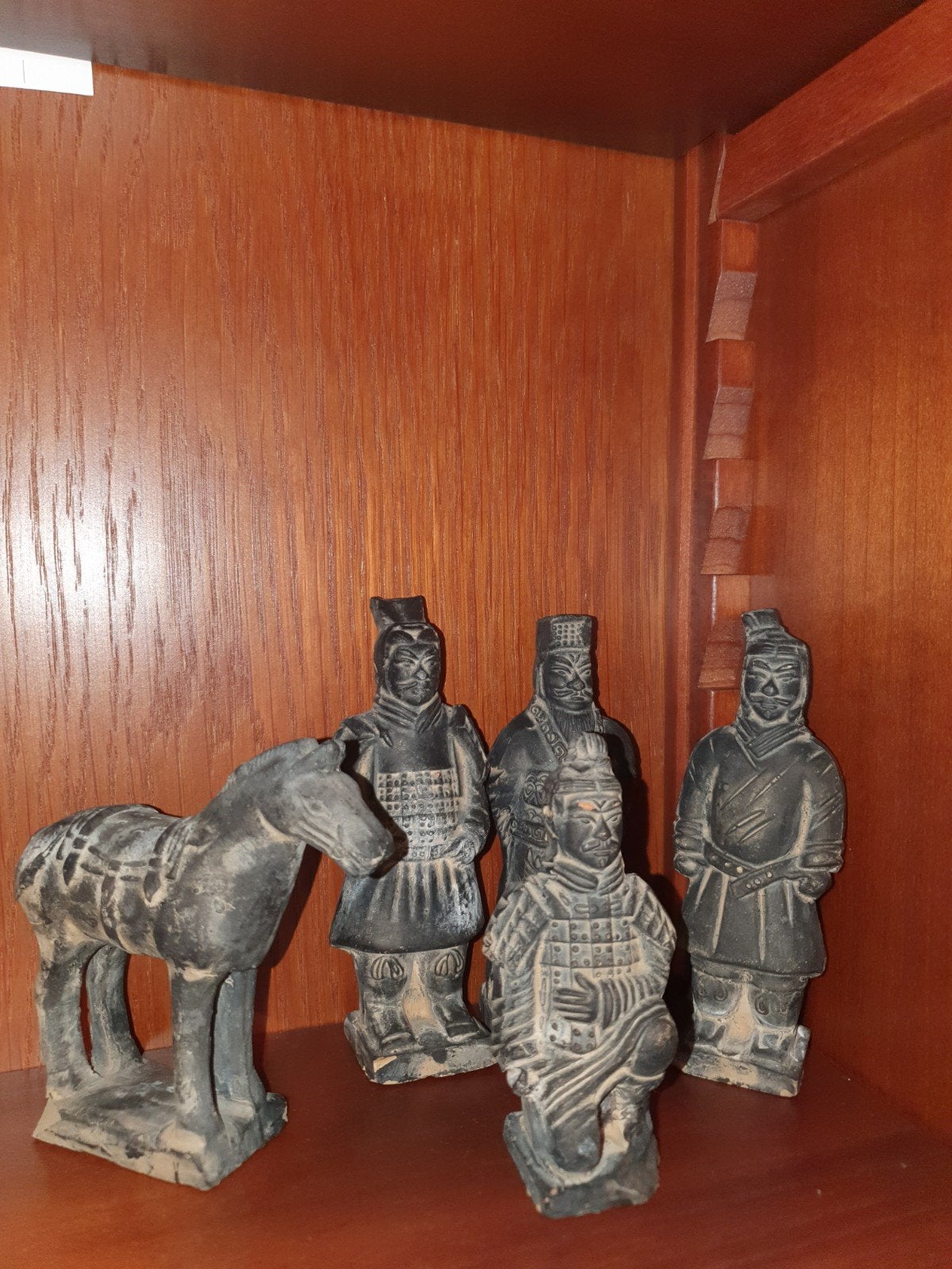 Terracottage leger, Ophalen