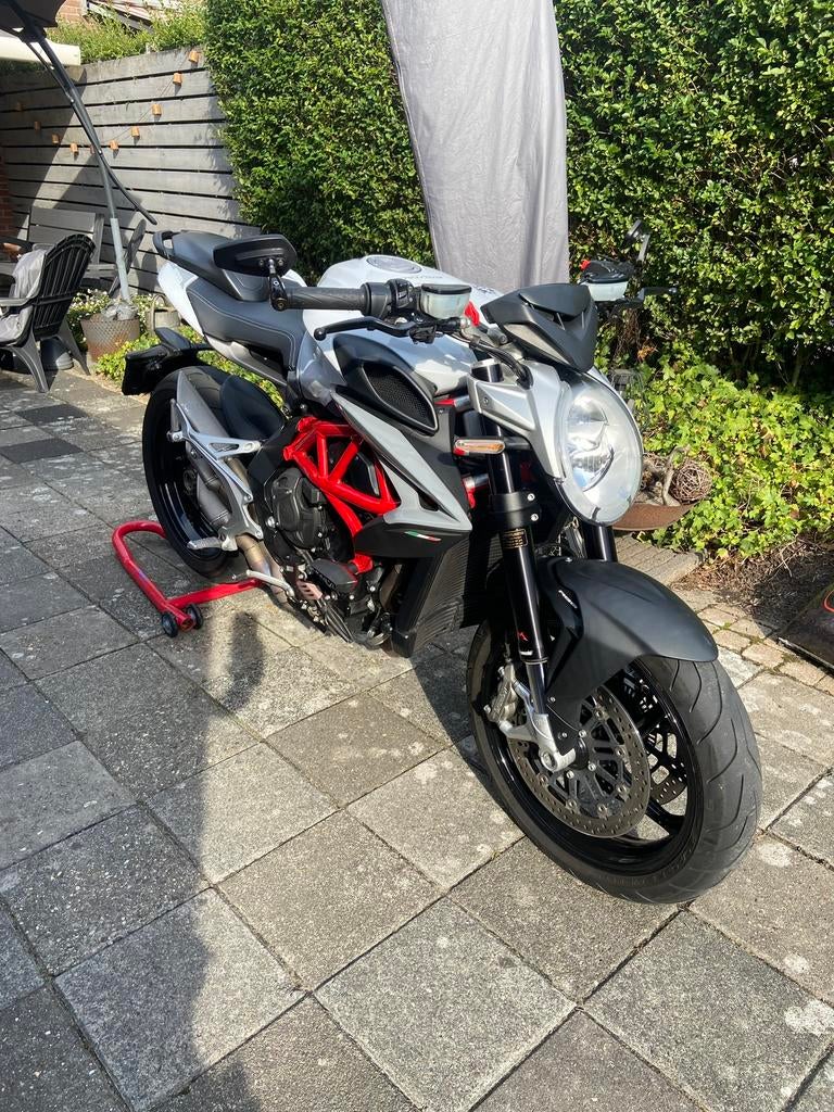 Mv Agusta Brutale 800 (2019), Motoren, Occasion, Motorrijbewijs A, 3 cilinders, Meer dan 35 kW