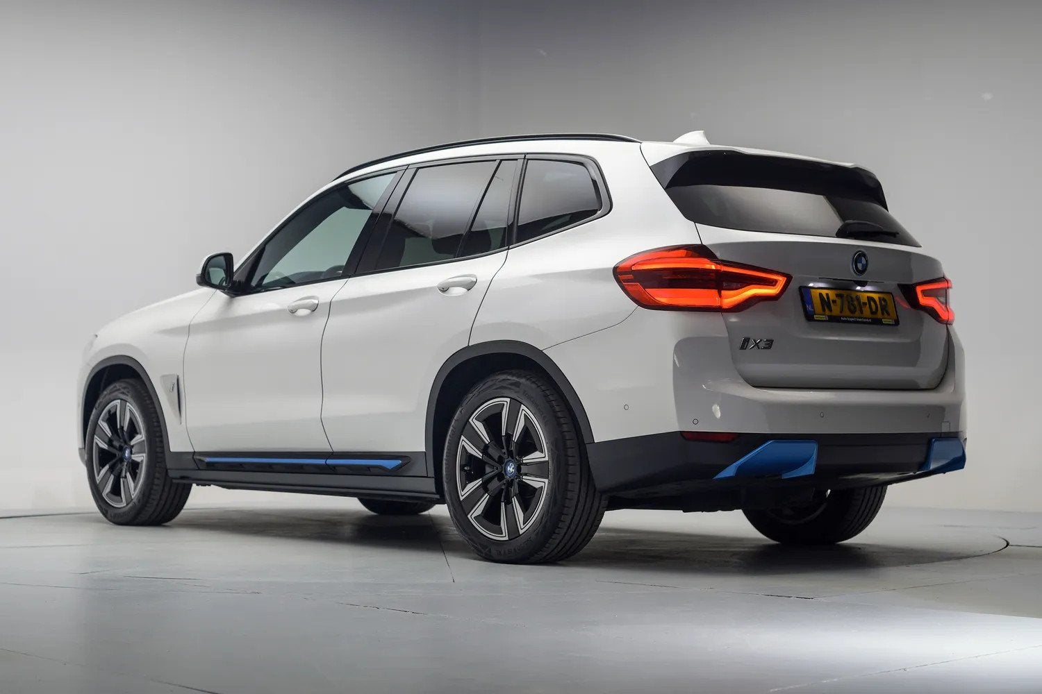 BMW iX3 Executive 80 kWh 3 fase [ Panorama Navi Apple / Andr, Auto's, Automaat, 0 cilinders, 750 kg, 110 €/maand