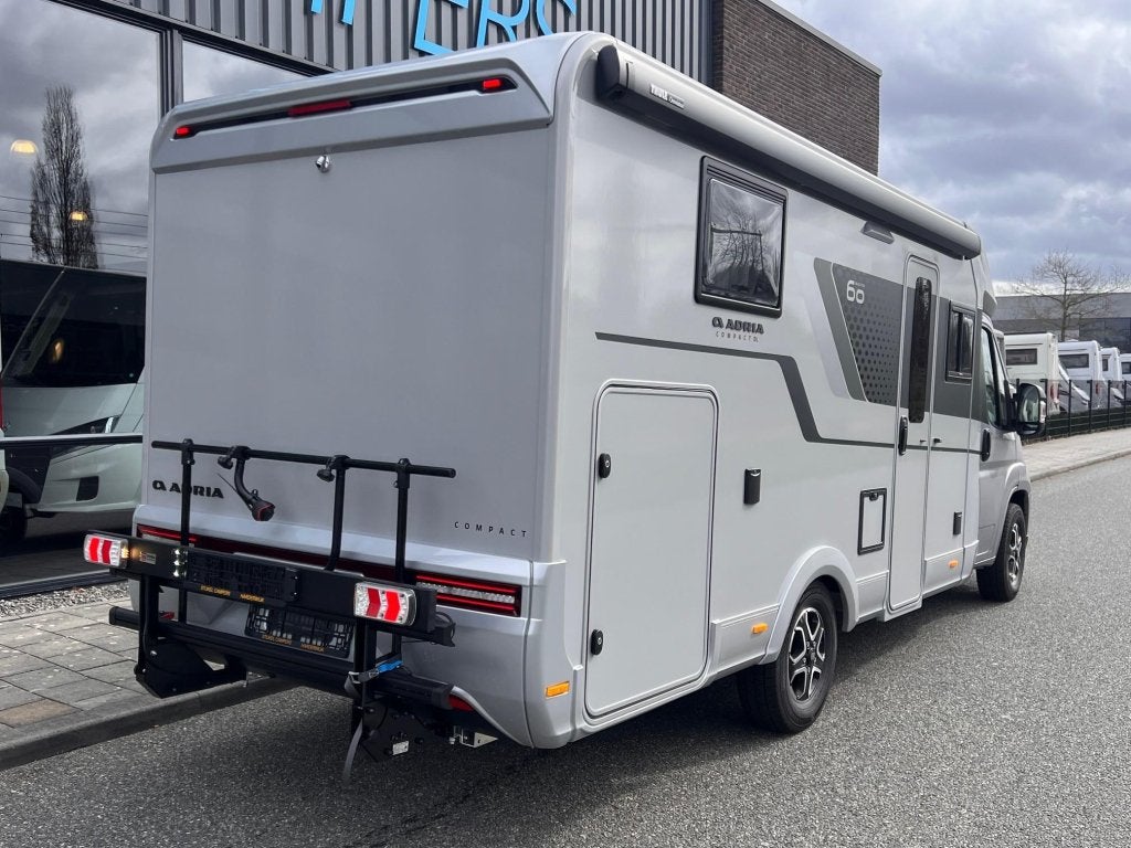 Adria Compact DL 60Y VERKOCHT, Caravans en Kamperen, Automaat, Fiat, Tot en met 2, 6 tot 7 meter
