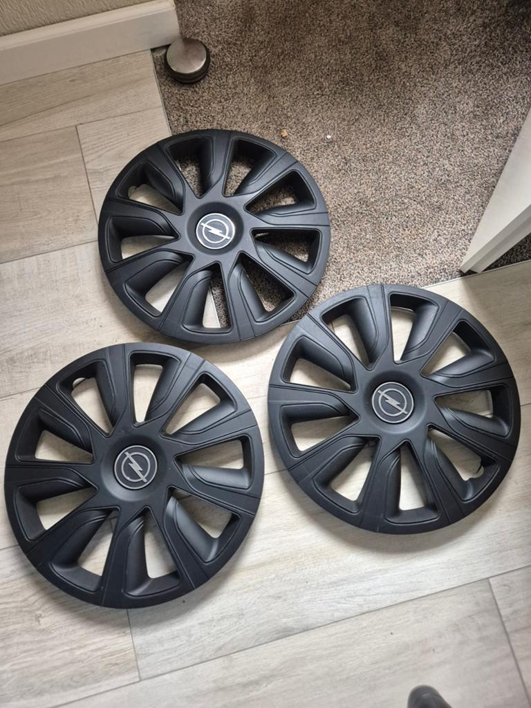 3 zwarte opel wieldoppen 16 inch, Auto diversen, Wieldoppen, Ophalen of Verzenden
