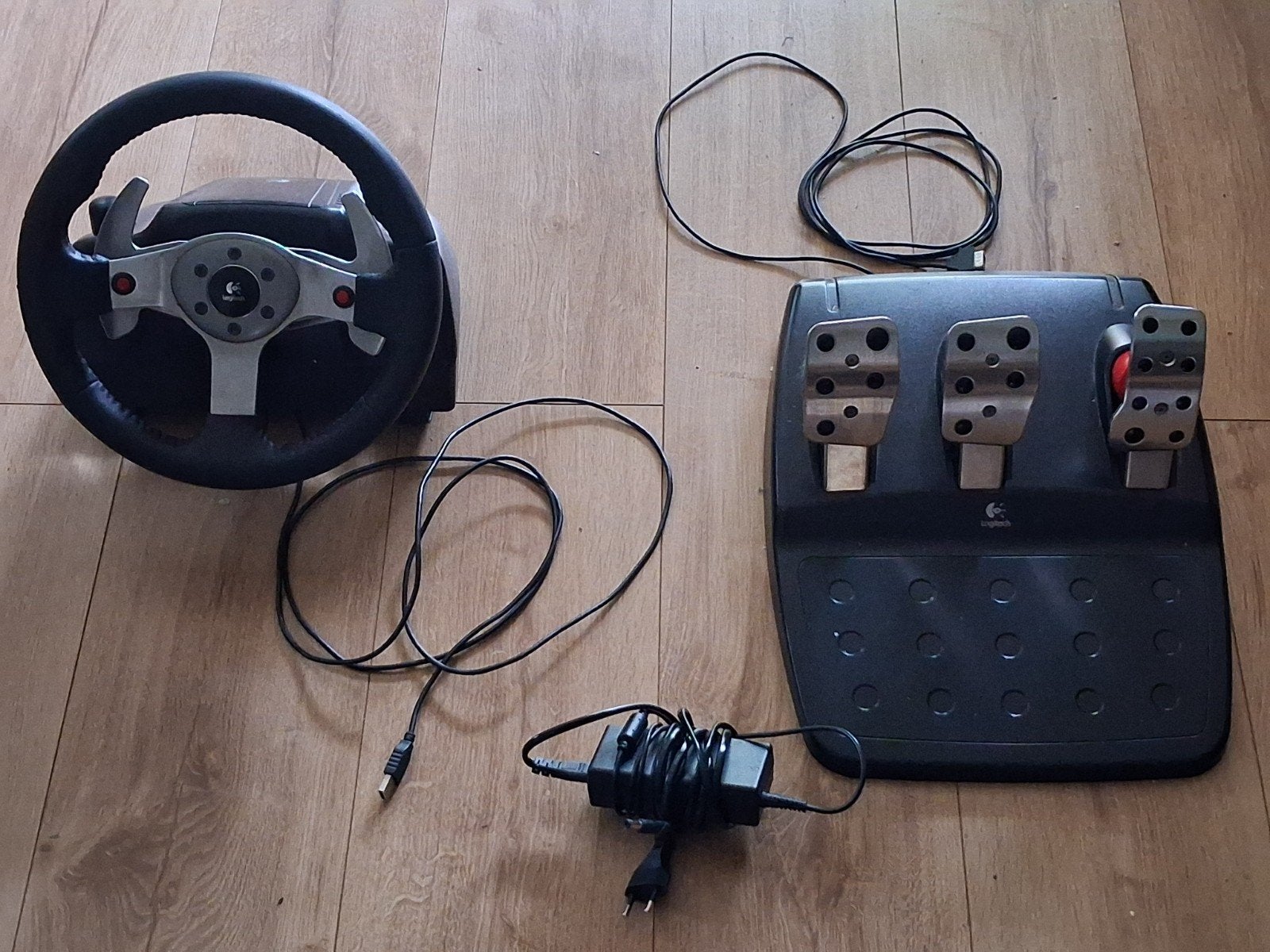 Logitech G27 Racestuur met pedalen, Ophalen, Racestuur, Gebruikt, Force feedback