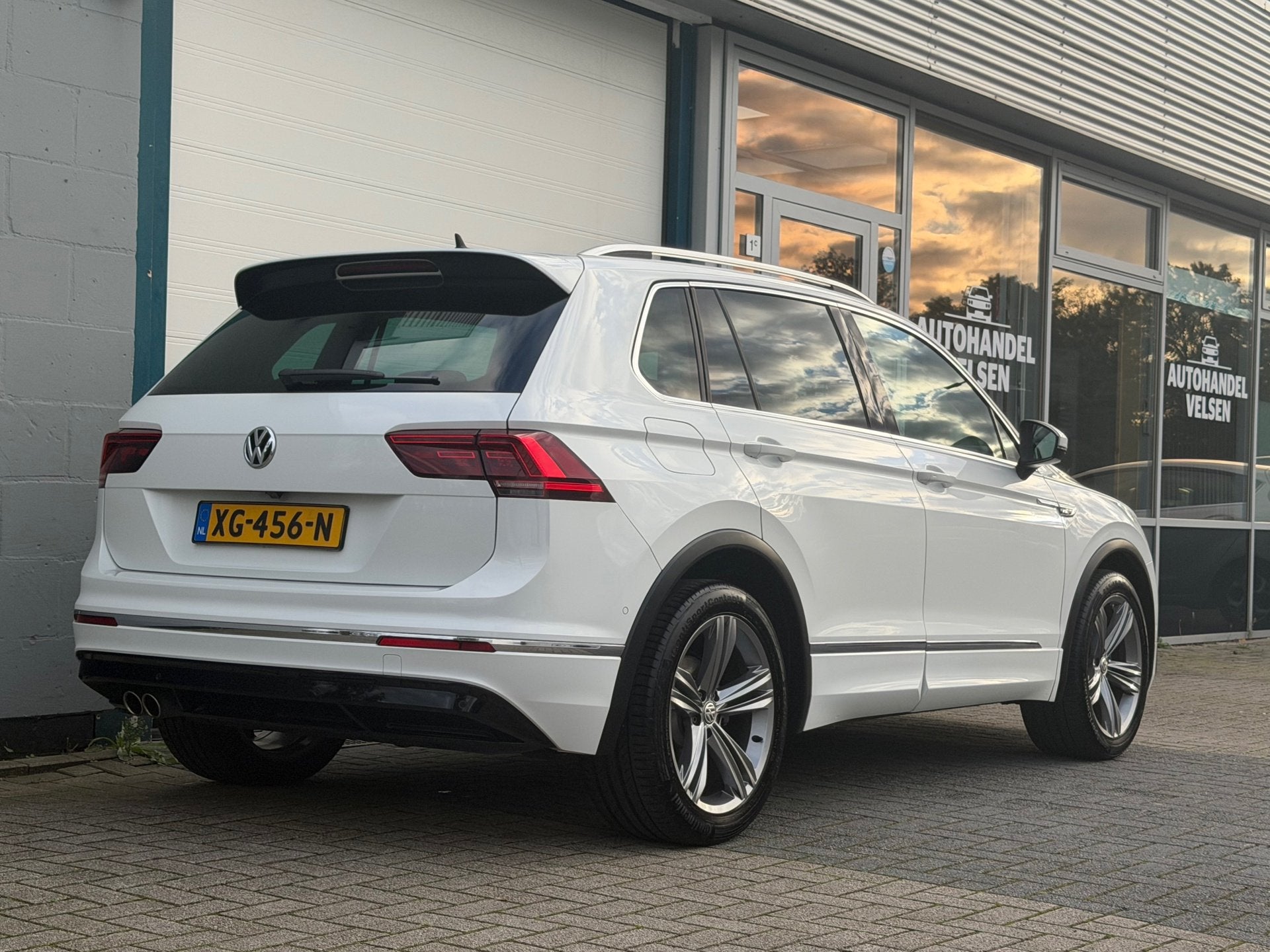 Volkswagen Tiguan 1.5 TSI ACT R-Line Navi, Voorwielaandrijving, Dealer onderhouden, Euro 6, 4 cilinders