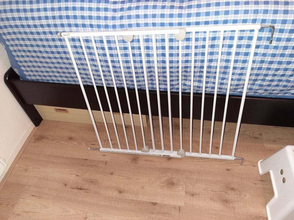 Verstelbaar wit  metalen traphekje, Ophalen of Verzenden, Gebruikt