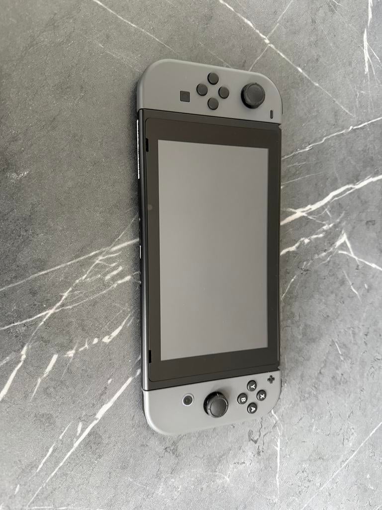 Nintendo Switch + 4 Games - Complete Set!, Spelcomputers en Games, Games | Nintendo Switch, Gebruikt, Avontuur en Actie, 1 speler