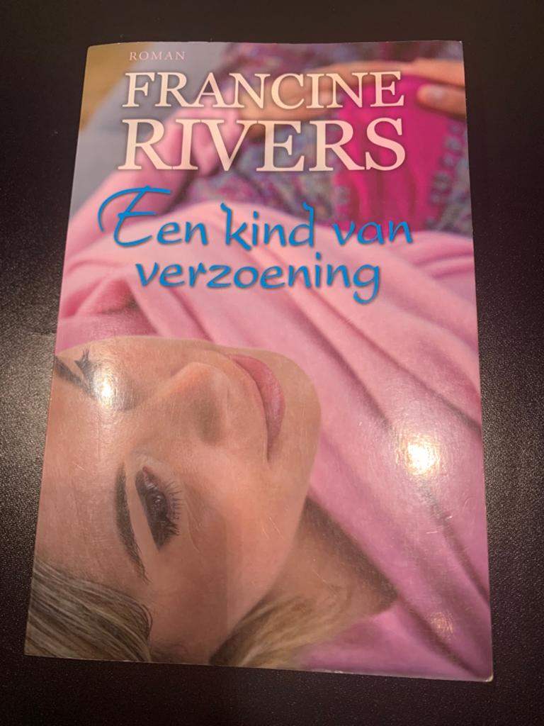 Een kind van verzoening - Francine Rivers, Ophalen of Verzenden, Gelezen, Amerika