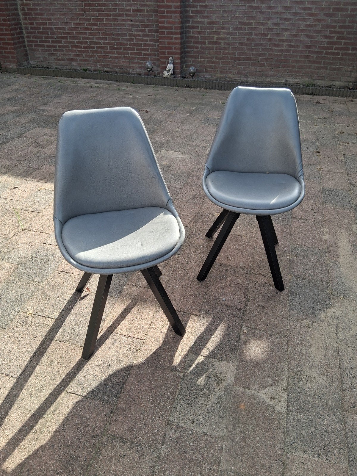 Twee nette stoelen van leer/kunstleer, Huis en Inrichting, Stoelen, Gebruikt, Twee, Leer, Ophalen of Verzenden