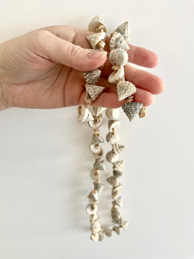 Landelijke schelpen slinger 100cm Ibiza stijl woonketting, Ophalen of Verzenden, Nieuw, Natuurlijk materiaal