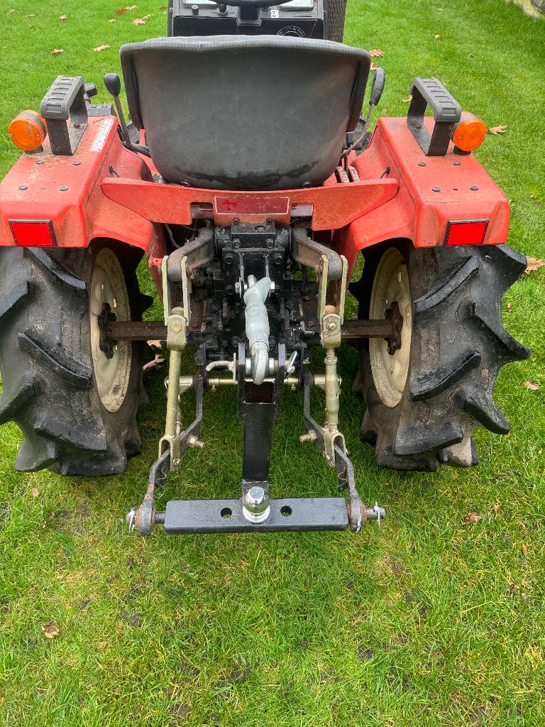 tractor yanmar 4x4 type F13D met trekhaak, Ophalen
