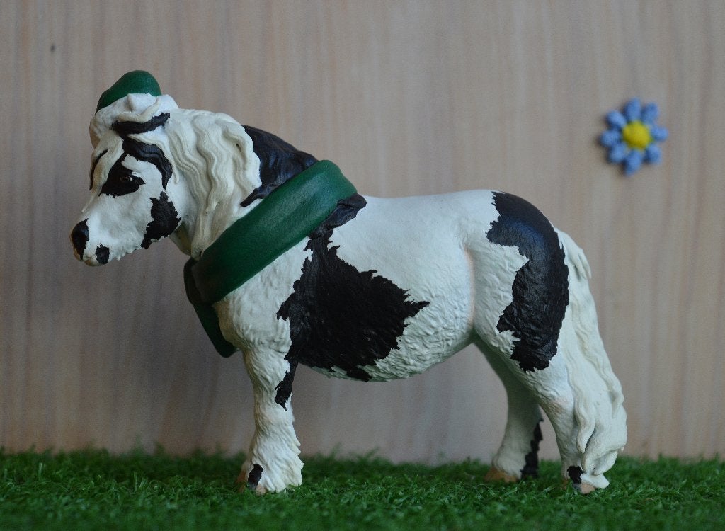 resin kerst shetlander paard repaint "Pinto", Ophalen of Verzenden, Zo goed als nieuw, Paard, Beeldje of Figuurtje