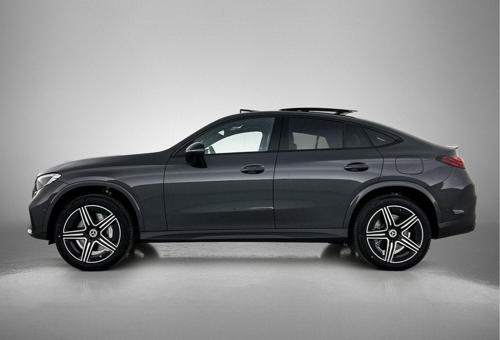 Mercedes-Benz GLC Coupé 300e 4MATIC Business Solution AMG |, Auto's, Mercedes-Benz, Automaat, Zwart, Plug-in hybride, 313 pk
