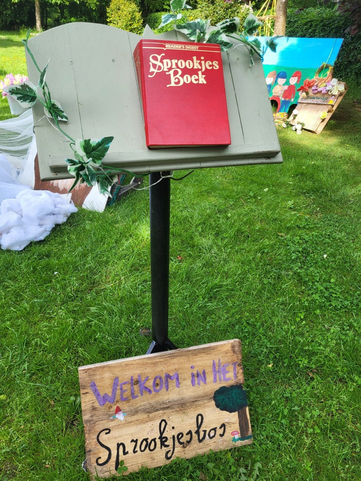 Mooie stevige lessenaar, katheder, spreekgestoelte sprookjes, Ophalen