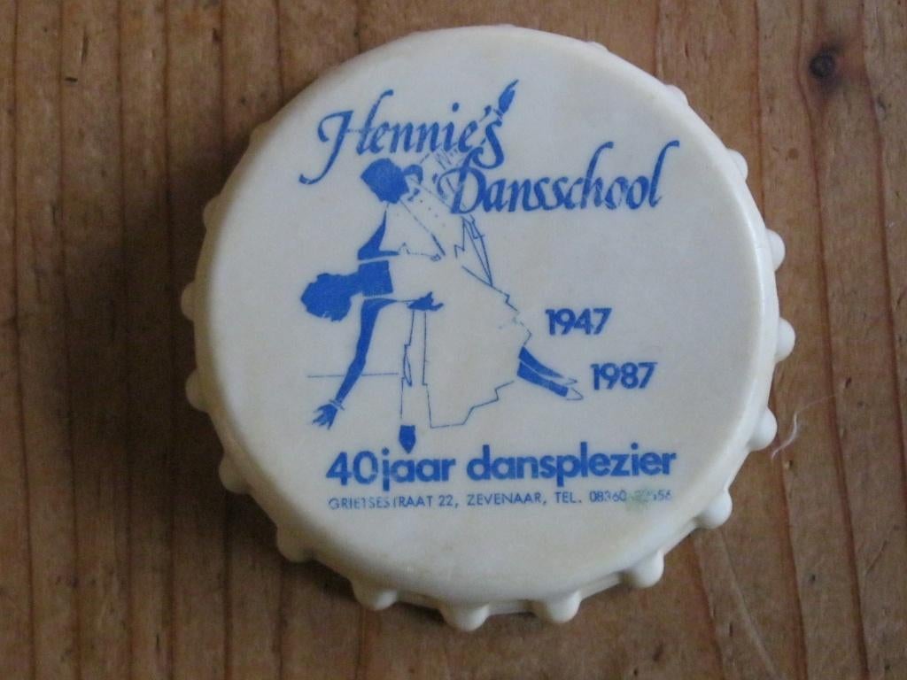 1 ronde flesopener, Verzamelen, Ophalen of Verzenden, Gebruikt, Gebruiksvoorwerp