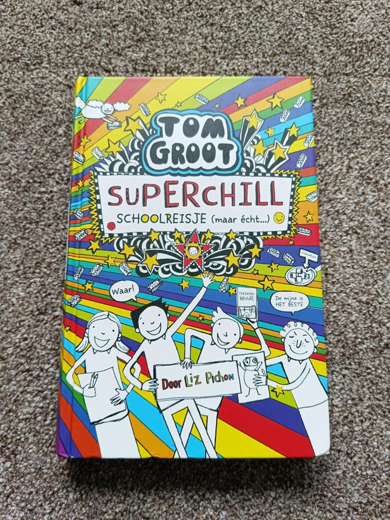 Liz Pichon - Superchill schoolreisje (maar echt..., Boeken, Kinderboeken | Jeugd | 10 tot 12 jaar, Zo goed als nieuw, Ophalen