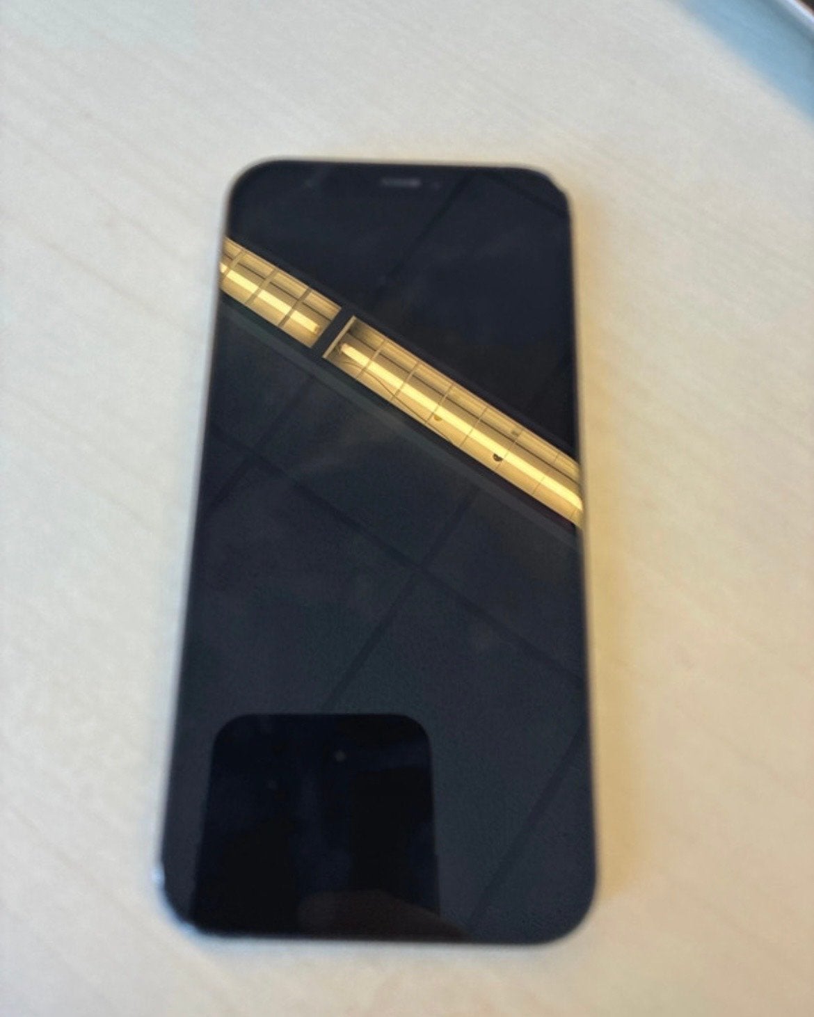 iPhone 12 & MacBook Pro 2022 M2 - Combinatieaanbieding, Gebruikt, 256 GB, 2 tot 3 Ghz, 8 GB