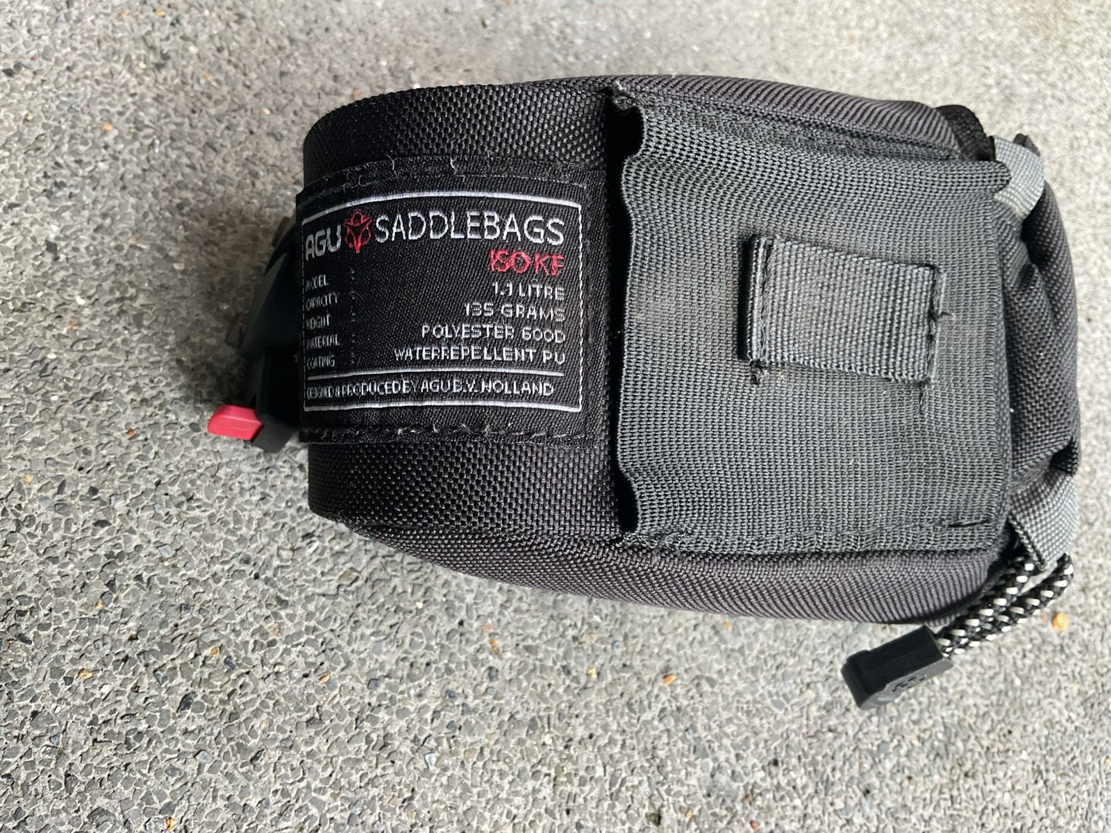 AGU Zadeltas met bevestiging - 1.1 liter, Fietsen en Brommers, Fietsaccessoires | Fietstassen, Ophalen of Verzenden, Gebruikt