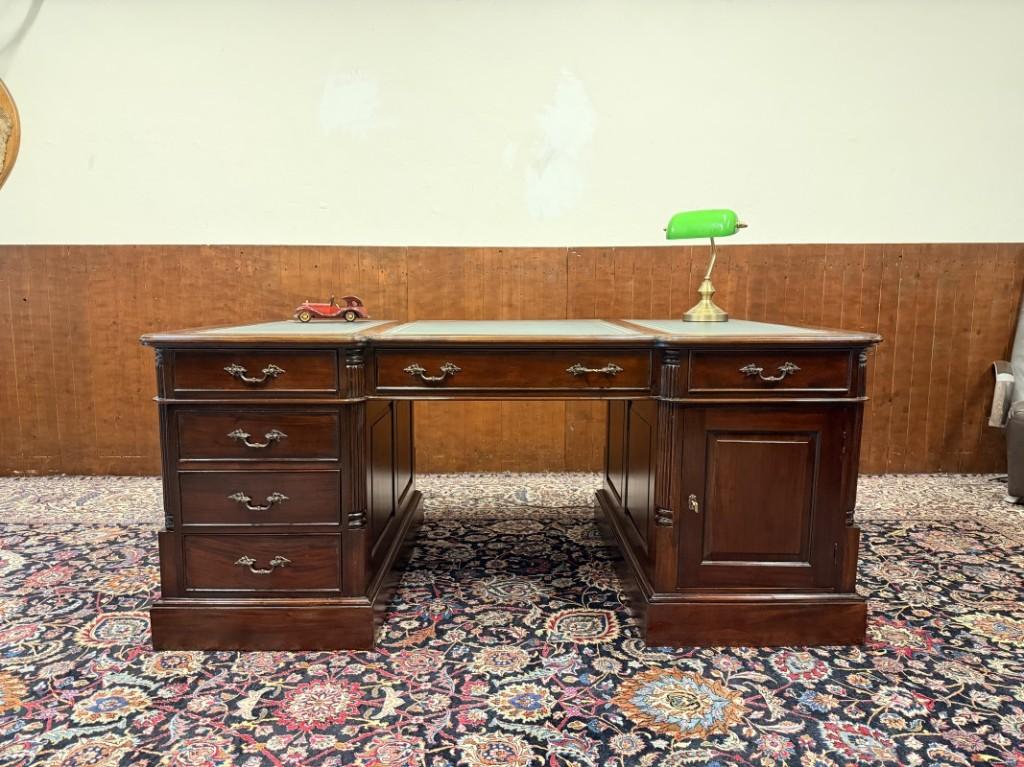 Klassiek Engels Chesterfield Bureau Partnerdesk, Antiek en Kunst, Ophalen