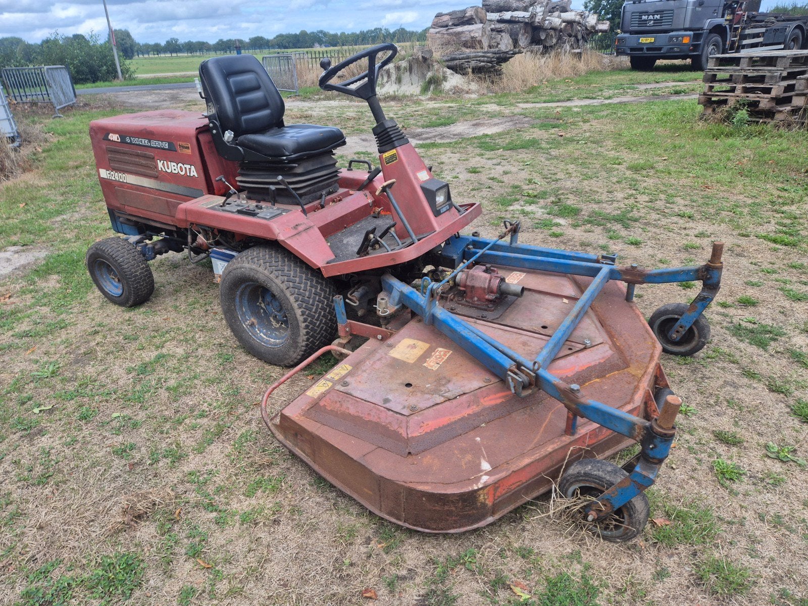 Kubota F2400 4WD Frontmaaier - Goed onderhouden, Ophalen, Maaier