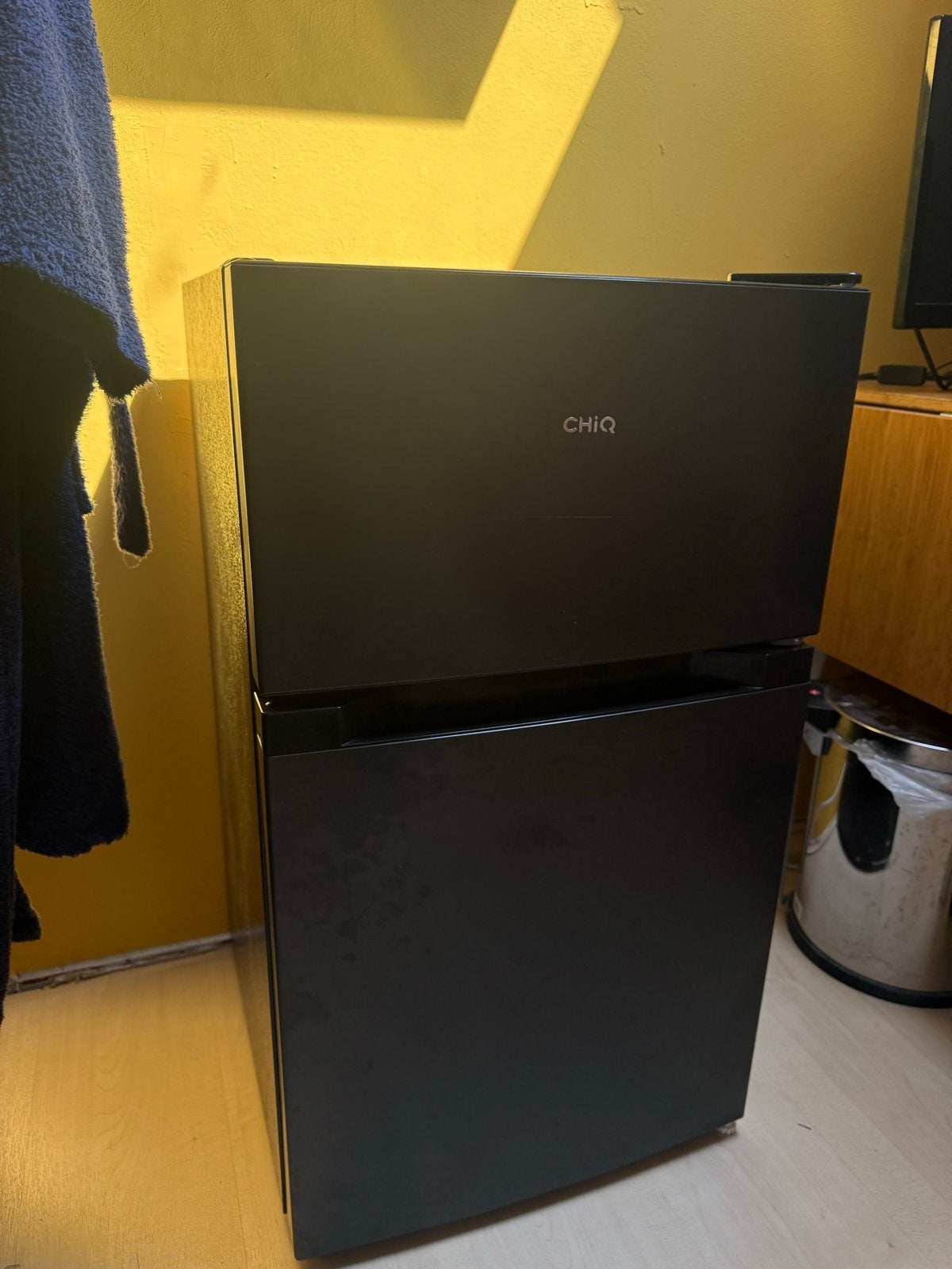 Compacte CHiQ Koelkast met Vriesvak - Zwart, Gebruikt, 75 tot 100 liter, 45 tot 60 cm, Met vriesvak