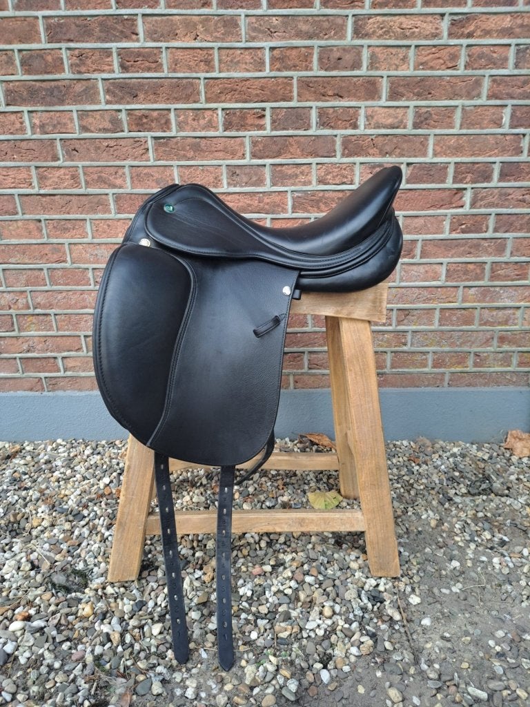 Prestige Lucky dressuurzadel 16 inch - slechts 2 jaar oud, Dieren en Toebehoren, Paarden en Pony's | Zadels, Ophalen, Dressuur