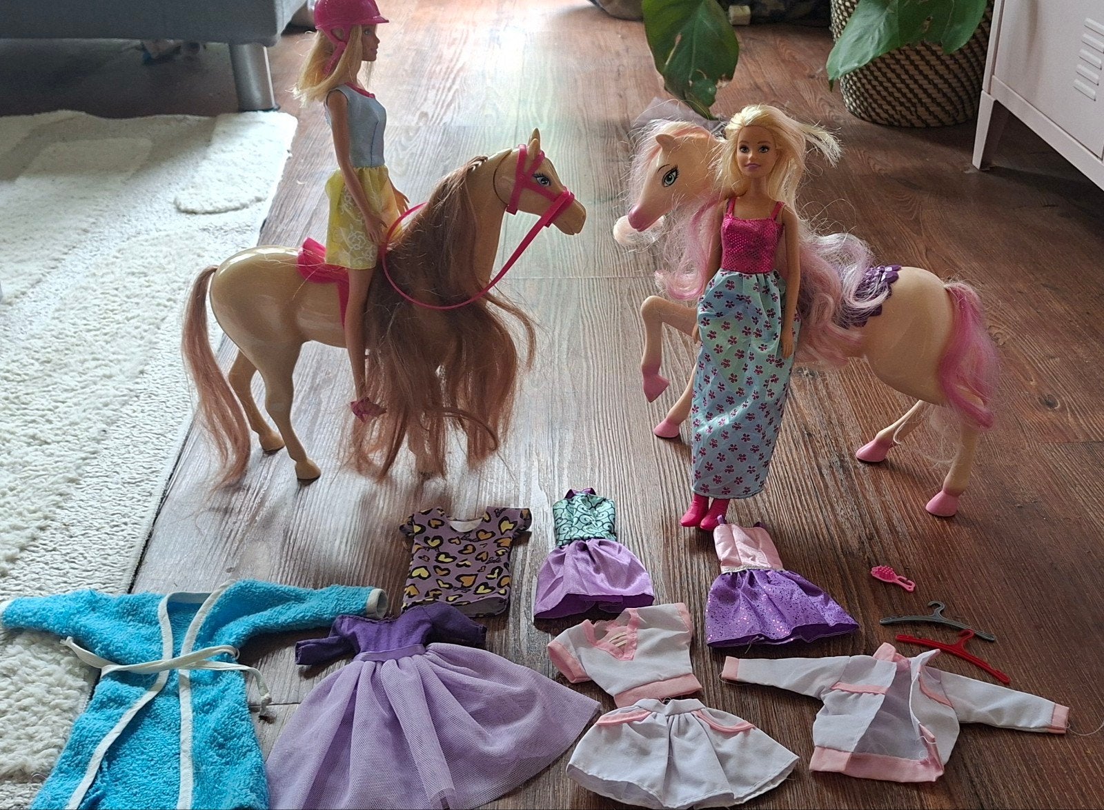 2x ECHTE Barbies 31cm + 2 Grote Paarden 29cm Barbie Formaat., Twee personen, Ticket of Toegangskaart