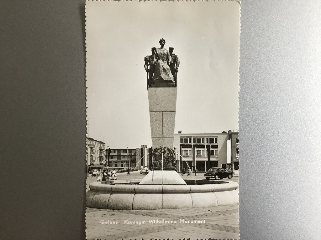 Oude Ansichtkaart Geleen: Koningin Wilhelmina Monument, Ophalen of Verzenden, 1960 tot 1980, Gelopen, Limburg