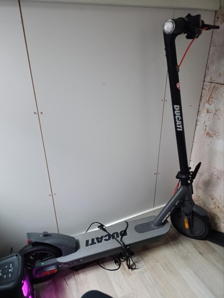 Zo goed als nieuw, Ophalen of Verzenden, Zo goed als nieuw, Elektrische step (E-scooter)