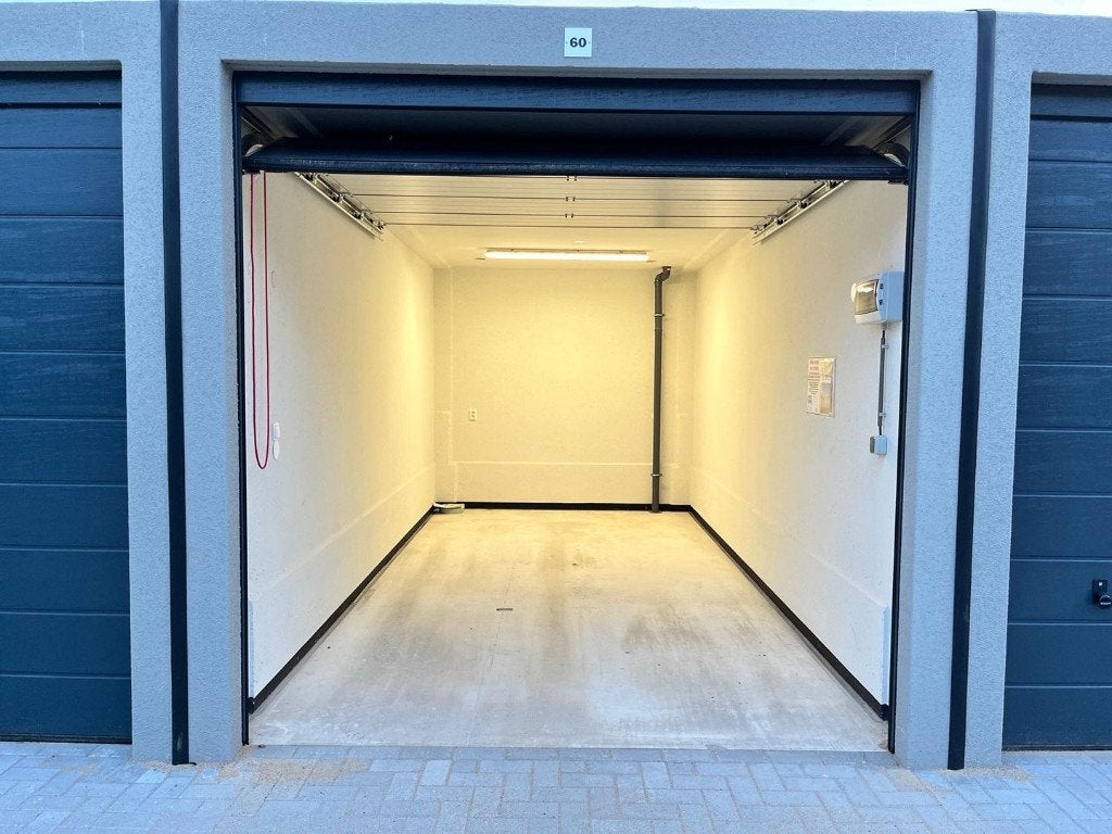 Garagebox, mini bedrijfsruimte te huur, 18 m², Huur, Bedrijfsruimte