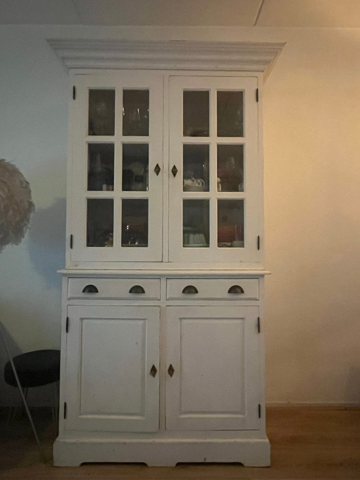 Brocante chique vitrinekast met sleutels, Ophalen
